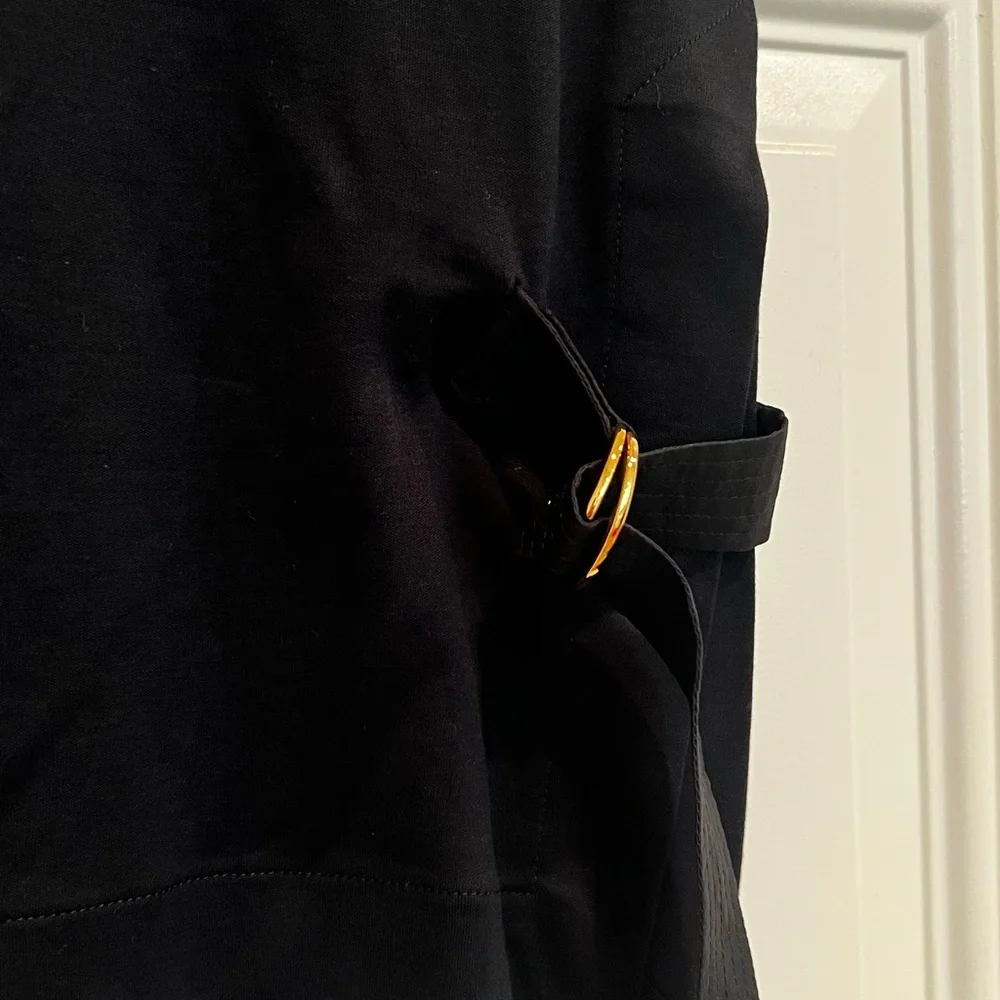 🖤 Brand New! Louis Vuitton Black Top with Gold Details! 🖤 - Picture 2 of 2